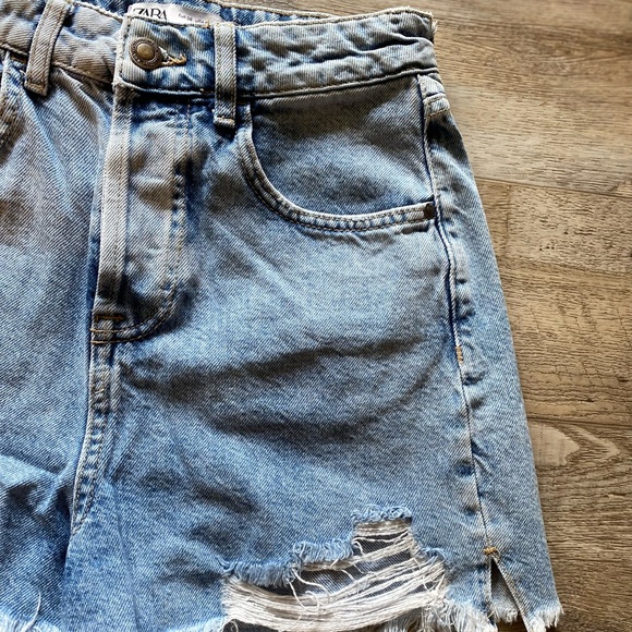Zara | Super High Waisted Frayed Denim Shorts - Picture 4 of 4